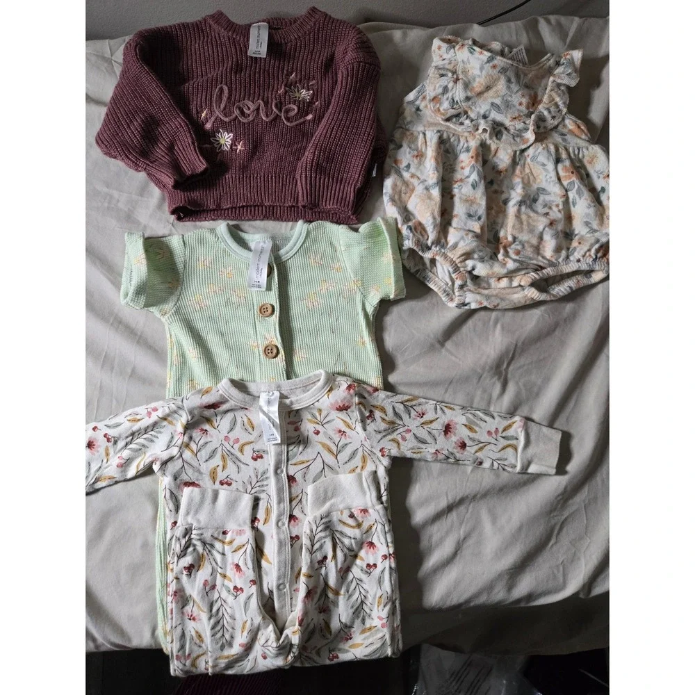 Modern Moments by Gerber Baby Girl 4 Piece Bundle Floral Romper Sweater‎ 3-6M